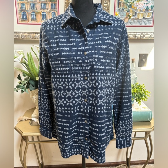 CABELAS WOMENS NAVY & WHITE BUTTON DOWN AZTEC DESIGN FLANNEL CASUAL SHIRT SZ L - Picture 2 of 11